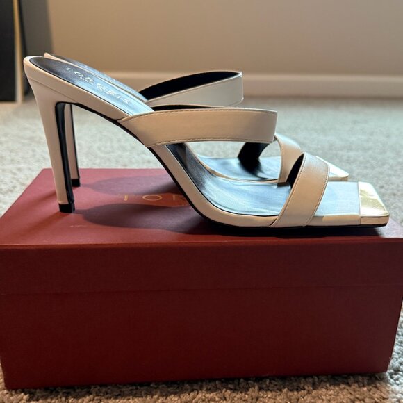 👠 Torgeis New York Black & White Heels with Gold Toe Accent | Size 9.5 - Picture 3 of 3